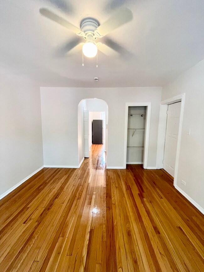Building Photo - 954 N Kildare Ave