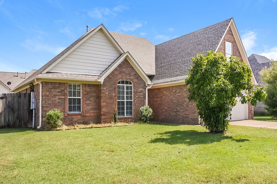 Building Photo - 205 Cameron Dr