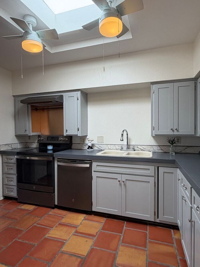 Building Photo - 5213 N Tigua Dr