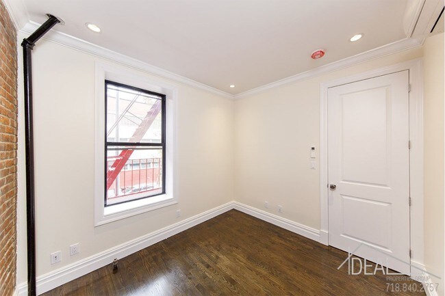 Building Photo - 354 E 13th St