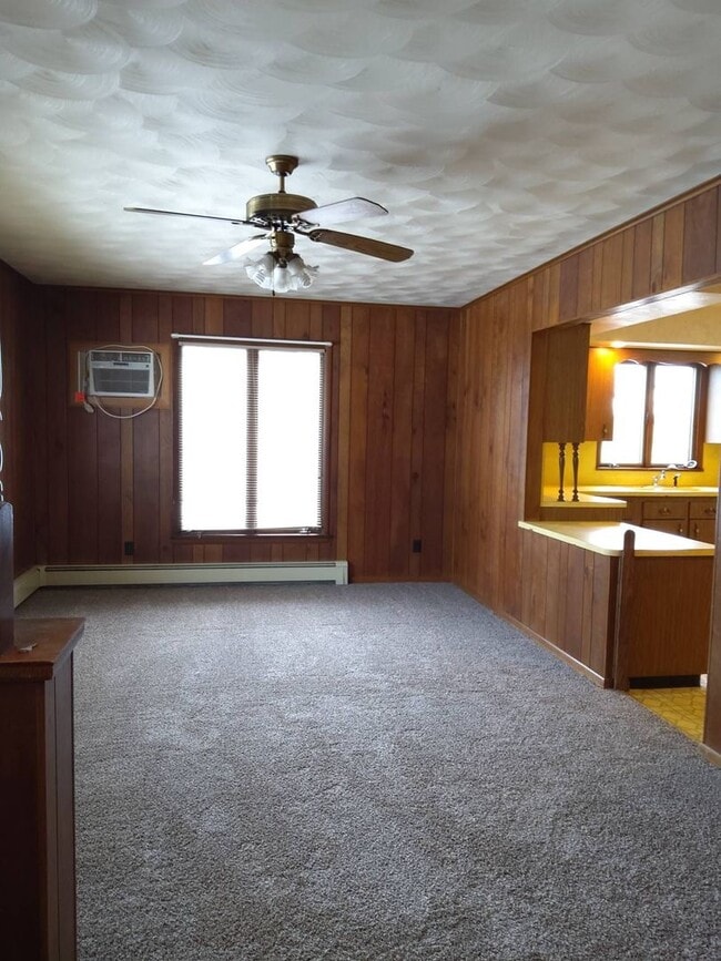 Building Photo - 213 Crystal Vly Dr