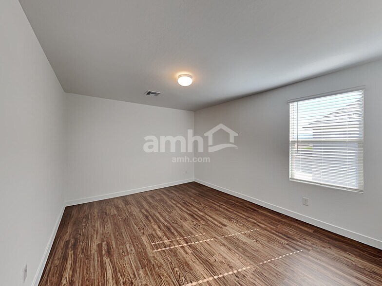 Building Photo - 4313 S 105th Dr