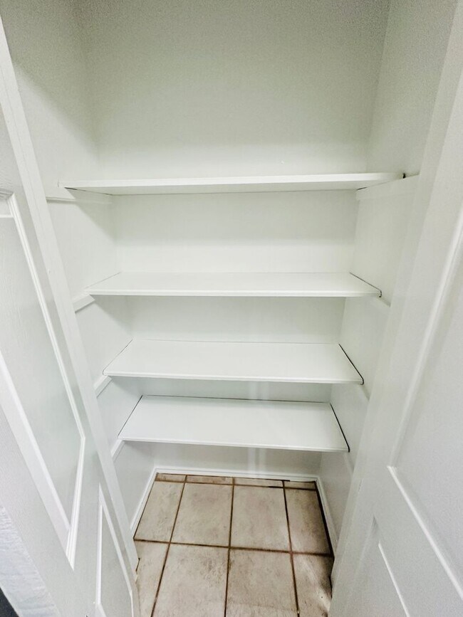 Building Photo - Charming 2BR/2BA Condo in South Congress -...
