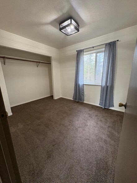 Building Photo - 107 N Forest Dr