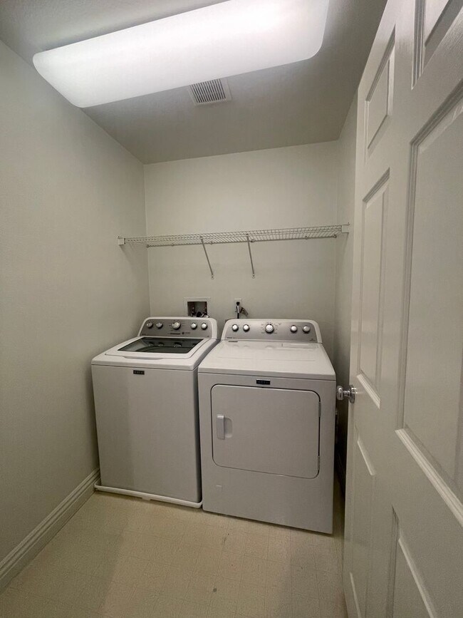 Building Photo - Welcome to your dream home in the heart of Tustin 92782!