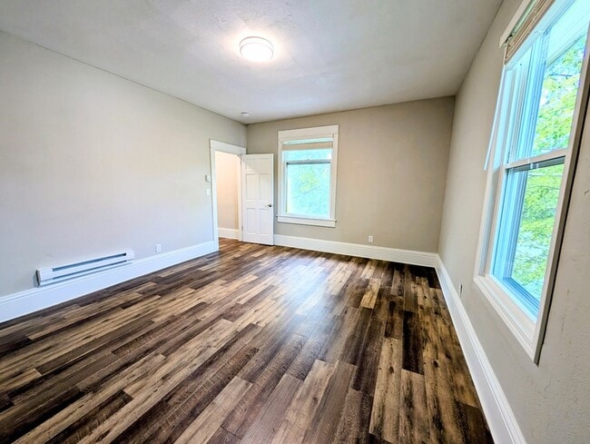 Building Photo - 328 N G St