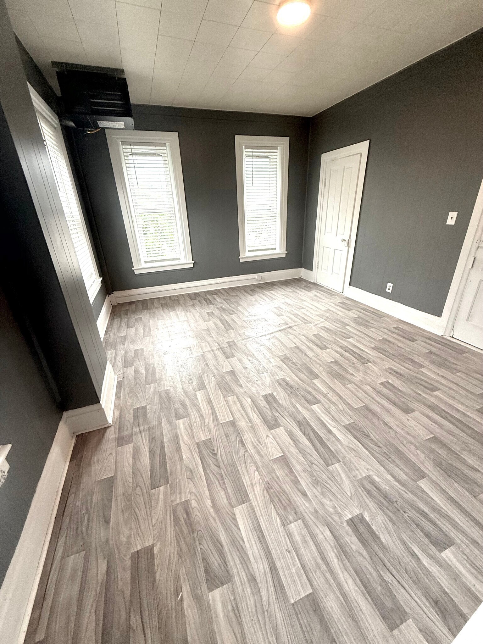 Building Photo - 822 Avenue F