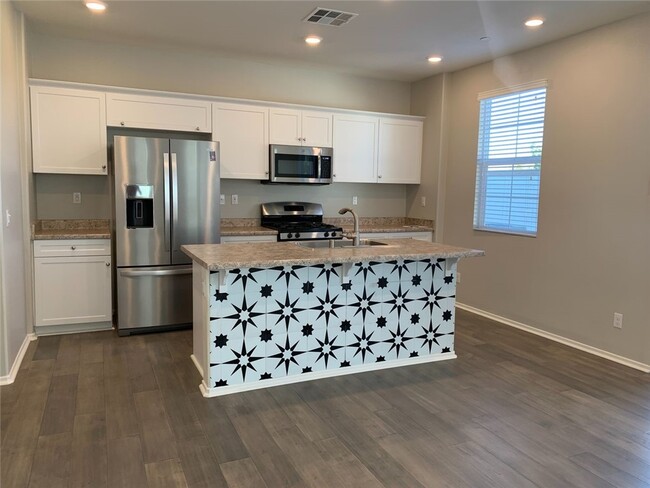 Building Photo - 30349 Village Knoll Dr