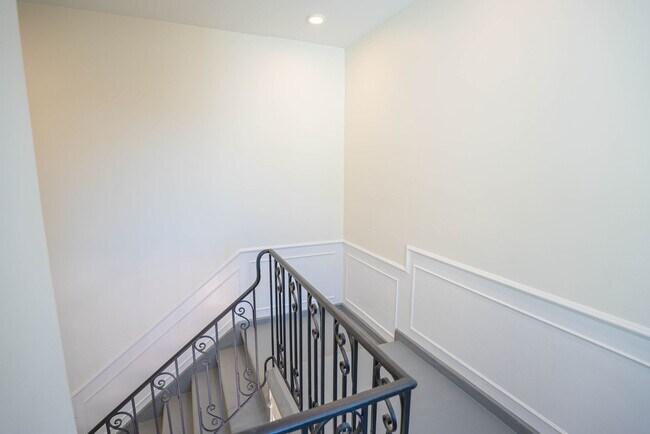 Building Photo - 1038 Westmoreland Ave