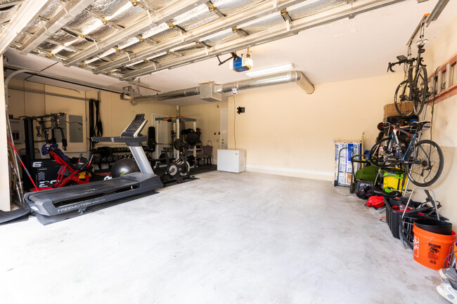 Building Photo - 12373 Equine Ln