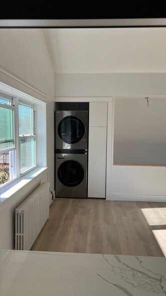 Building Photo - 58 Caldwell St