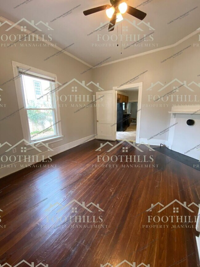 Building Photo - 800 Linley St