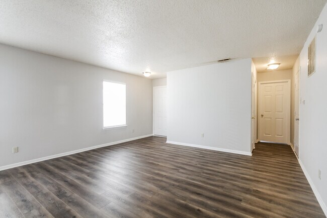 Building Photo - Single-Story 3-Bedroom Greenwood Home