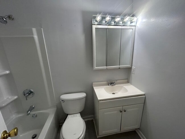 Building Photo - 528 Wessinger St