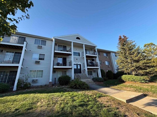 Building Photo - 383 Huse Rd