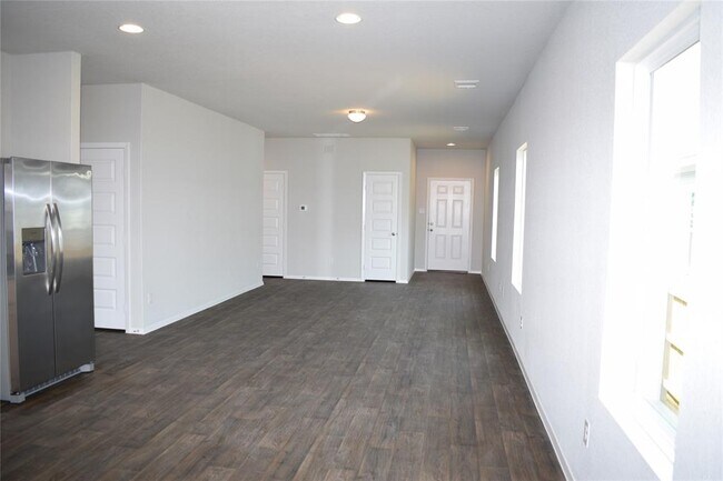 Building Photo - 5404 Lomasso Dr