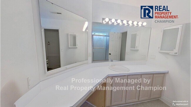 Building Photo - 4 BD/2.5 BA off Middle Sound Loop w/ Large...