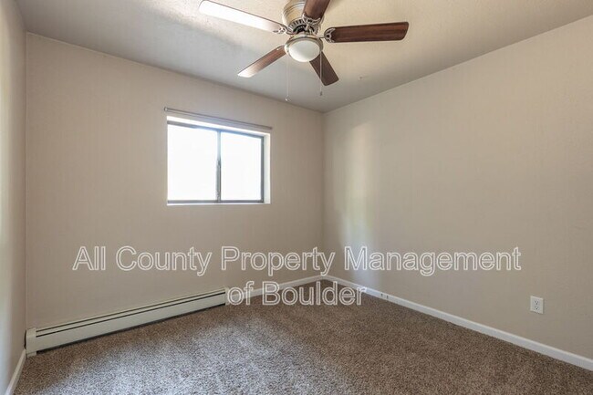 Building Photo - 695 Manhattan Dr