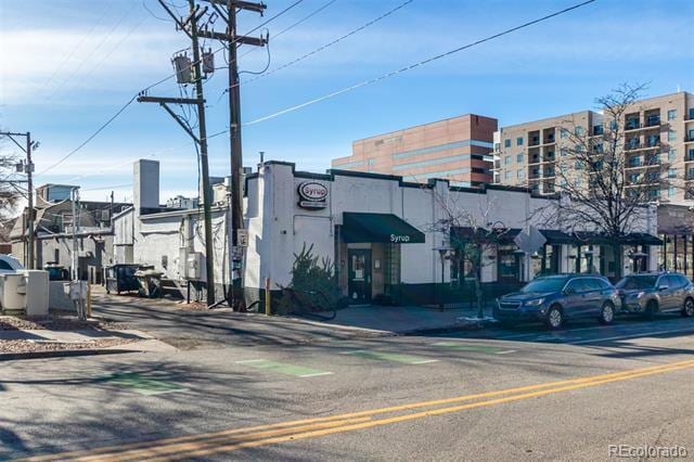 Building Photo - 590 Logan St