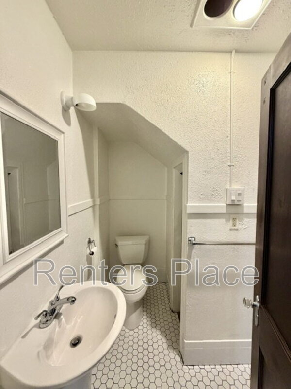Building Photo - 5524 S Owasso Ave