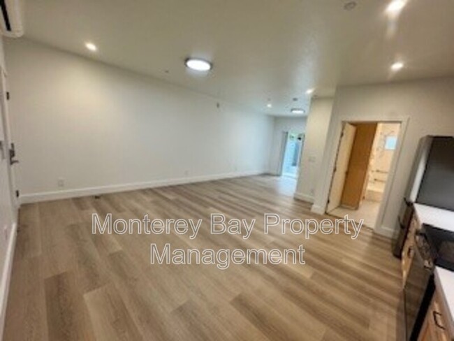 Building Photo - 3108 Seacrest Ave
