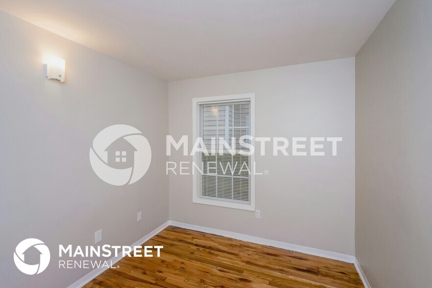 Building Photo - 326 N 18th St
