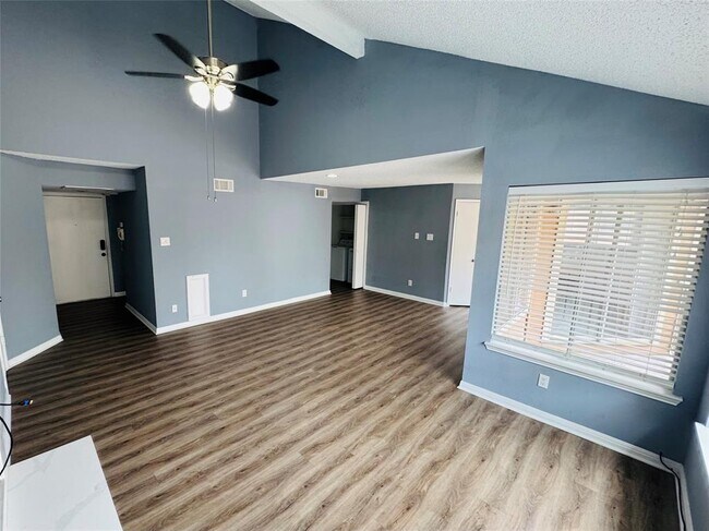 Building Photo - 12100 Overbrook Ln
