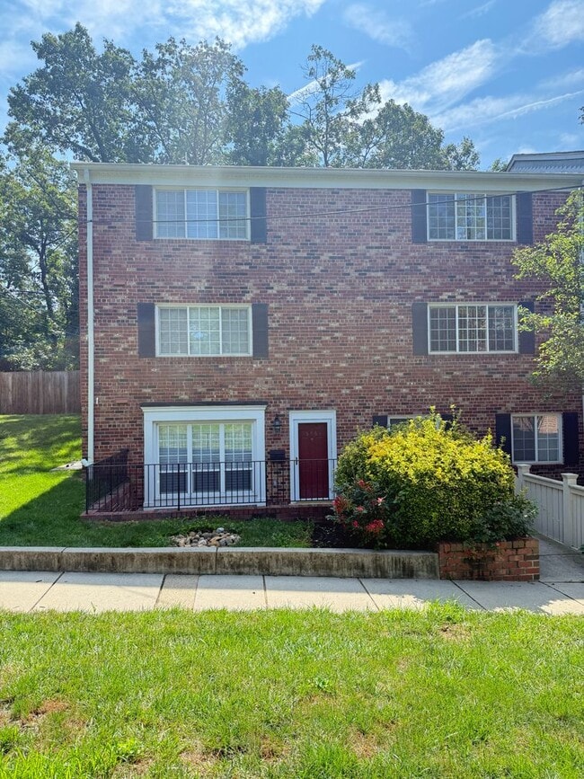 Primary Photo - Large, Luxurious 2 Bedroom 2 Bath at Parks...