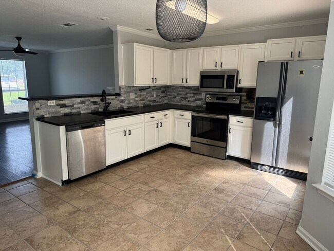 Building Photo - Stunning 3-Bedroom Home in Olive Branch - Spacious & Modern!