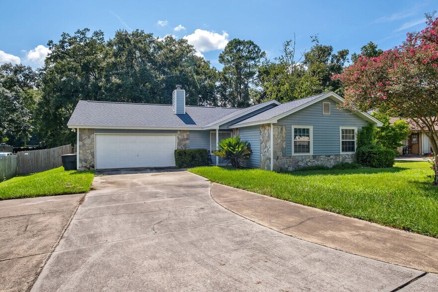 Building Photo - 1870 Mary Ellen Dr