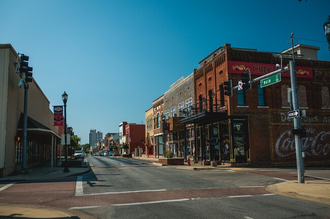 Building Photo - 225 S Main St