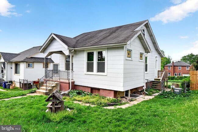 Building Photo - 29 W Elm Ave