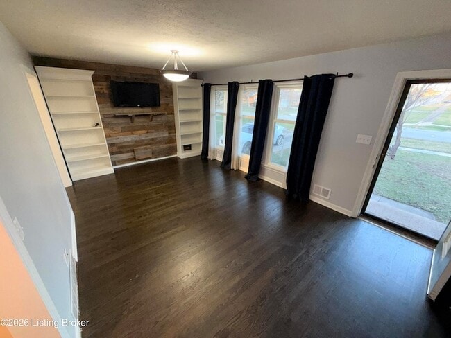 Building Photo - 600 Willow Brook Rd