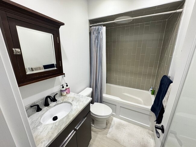 Building Photo - 252 Bowen St