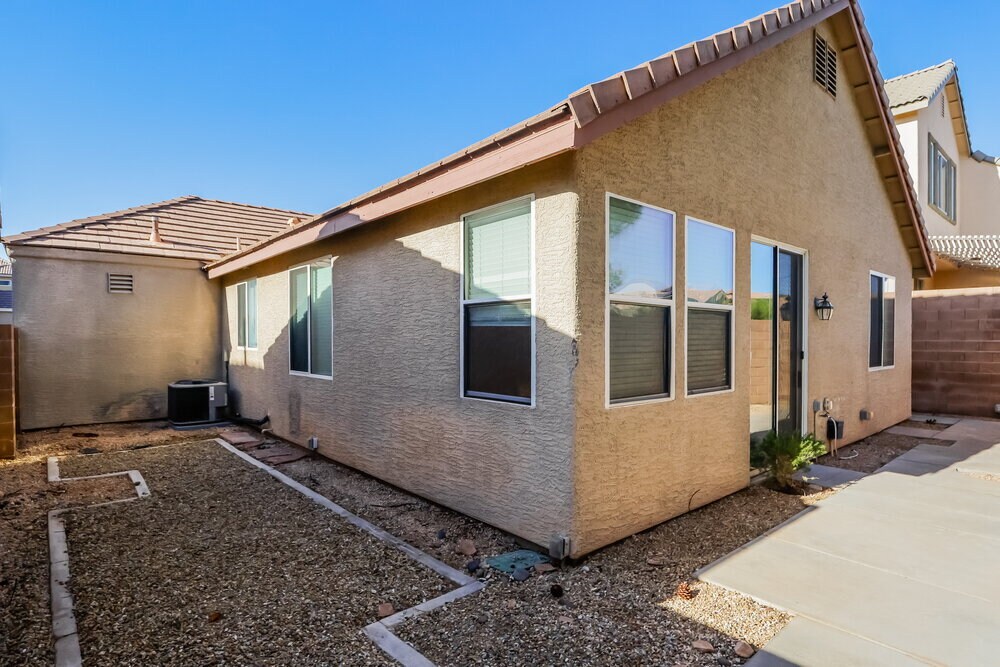 Building Photo - 5954 Attavilla Dr