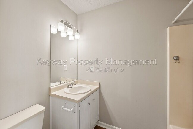 Building Photo - 3930 Almon Dr