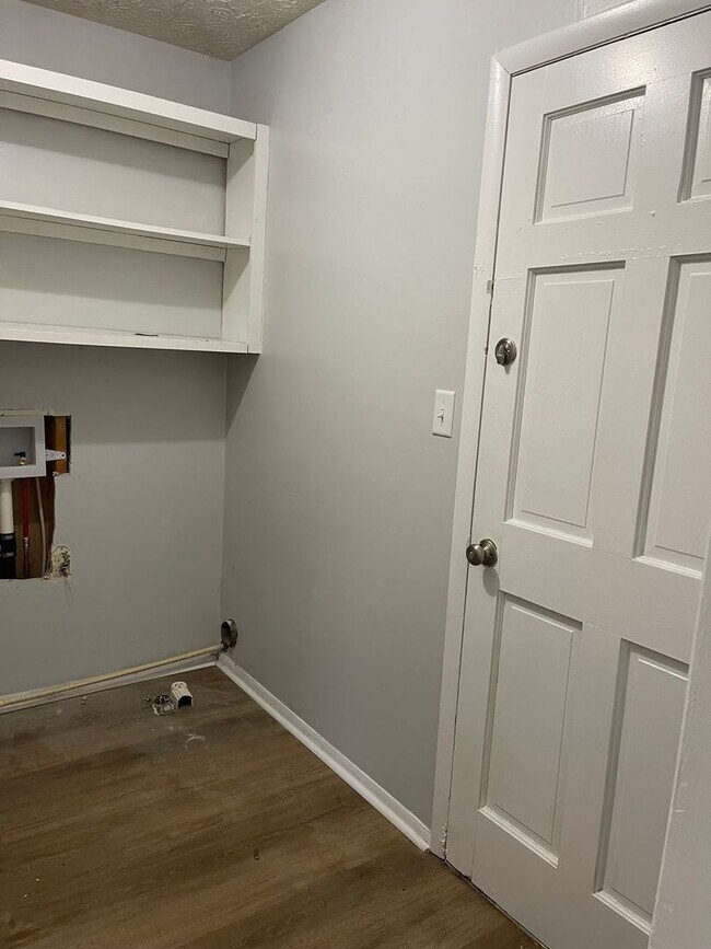 Building Photo - 2 bedroom/1 bath Westside Duplex!