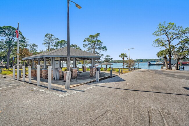 Building Photo - 114 Dana Pointe