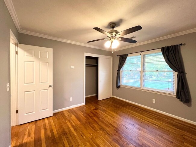Building Photo - 3 bedroom 2 bath