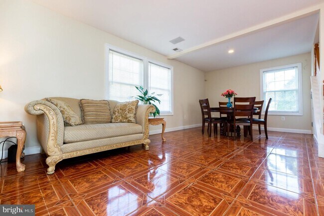 Building Photo - 303 Lincoln Ave