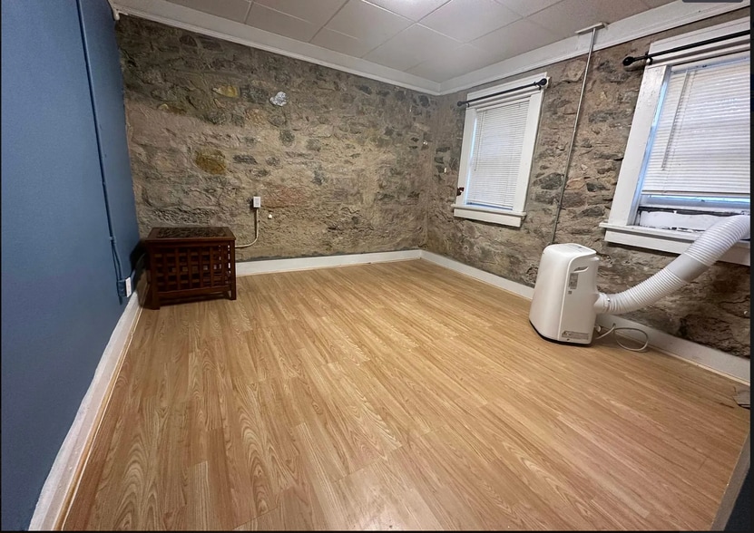 Master Bedroom - 418 Fewel St