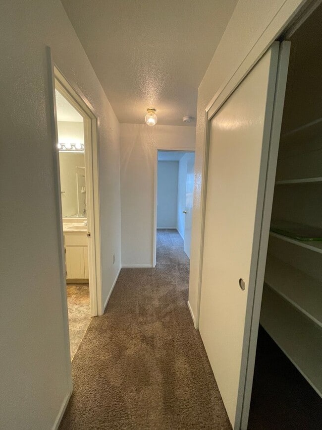 Building Photo - 441 N McClure Rd