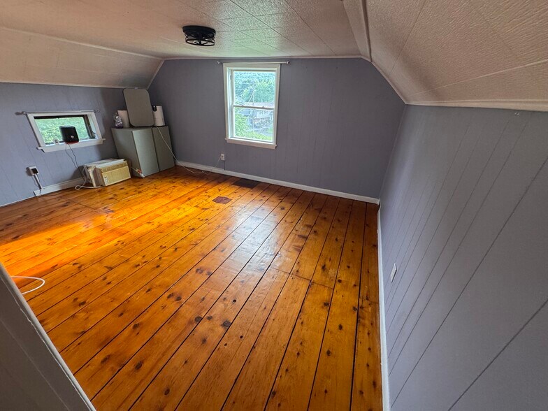 Building Photo - 203 Bedell Ave