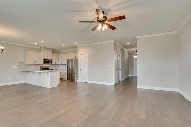 Building Photo - 3207 Wayne Dr