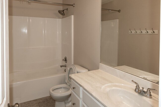 Building Photo - Home for rent in Hghland Ridge