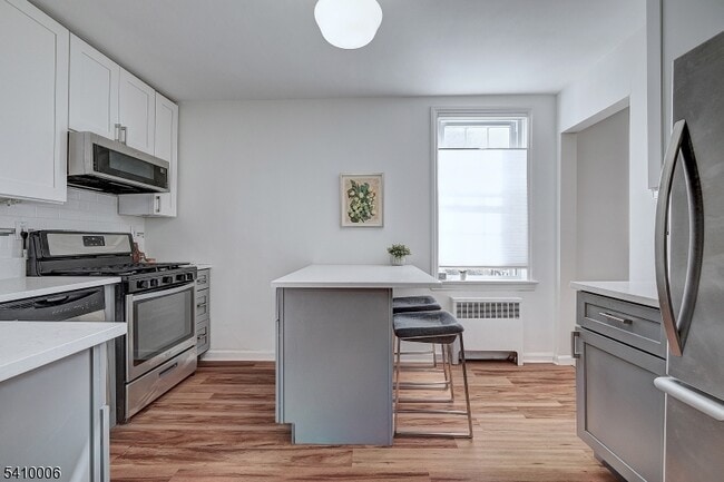 Building Photo - 101 Gates Ave