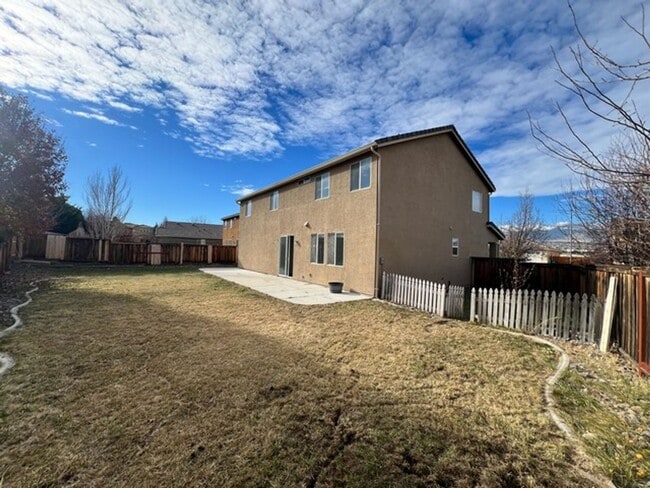Building Photo - Four Bedroom South Reno Two Story Home with Washer/Dryer