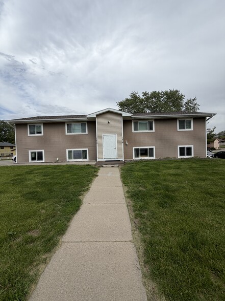 Building Photo - 1412 North Dakota Ave