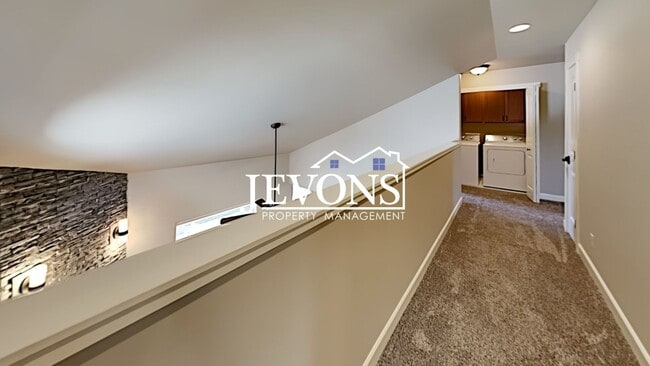 Building Photo - Spacious duplex with master bedroom, backy...