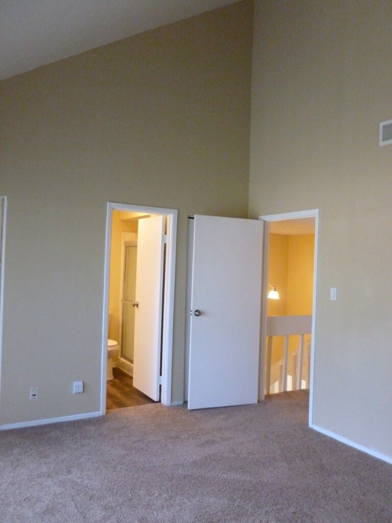 Building Photo - 700 Fernwood Ln